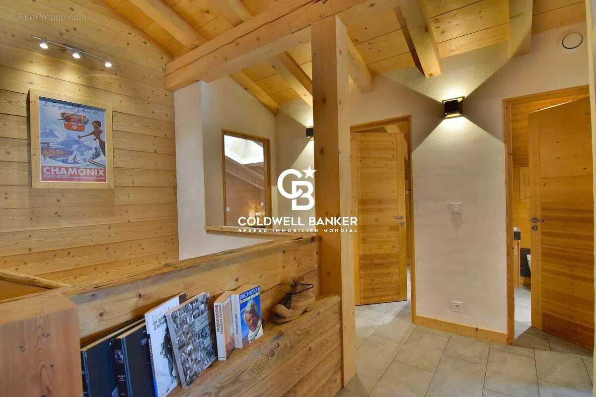 Ferme de 292 m², composée de 3 appartements - Les Houches - photo 9