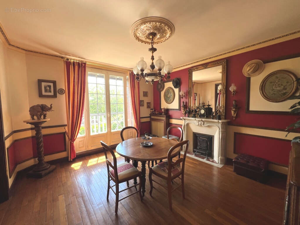 Maison à FONTAINEBLEAU