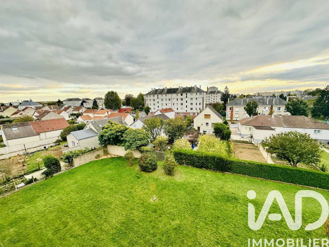 Photo 1 - Appartement à MAINVILLIERS