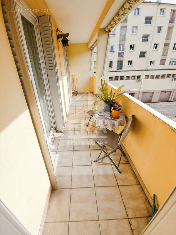 Appartement à SALON-DE-PROVENCE