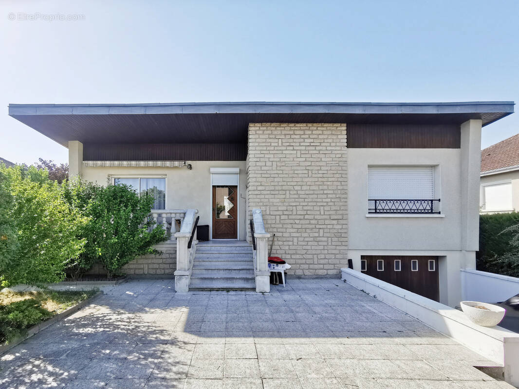 Maison à LAVAU