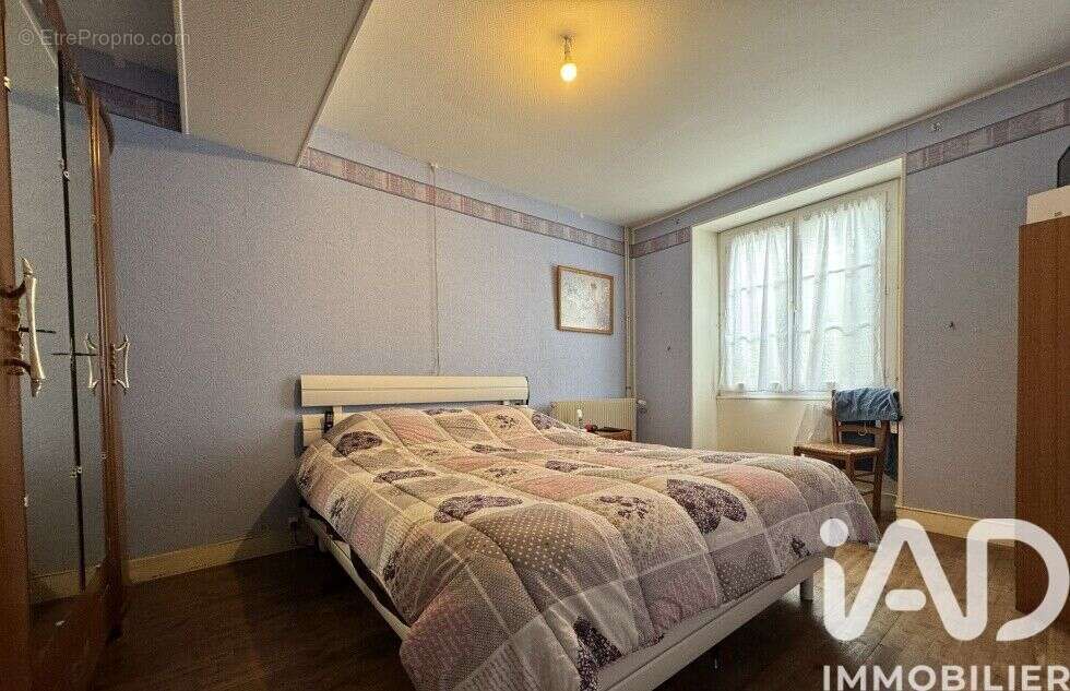 Maison 207 m² à Berneuil  - photo 4