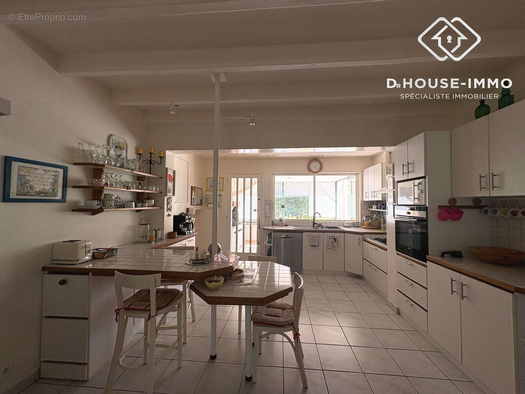 Maison 163 m² à Milhac-De-Nontron  - photo 3
