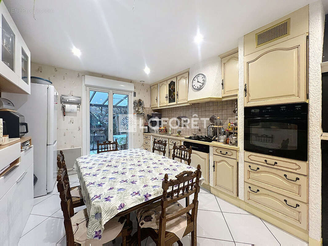 Maison à MONCETZ-LONGEVAS