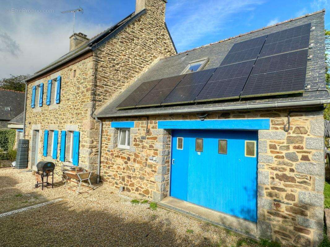 Maison à LA ROCHE-DERRIEN