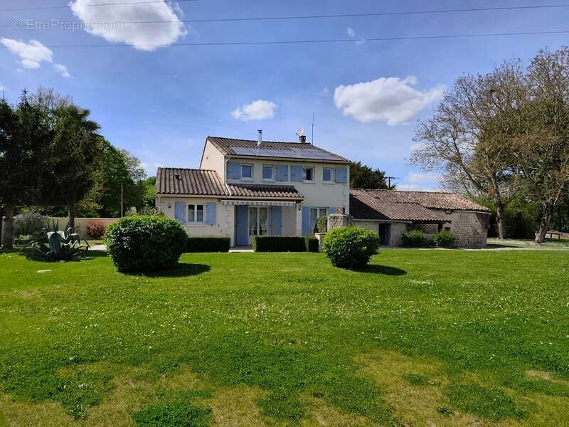 Maison à LA COURONNE