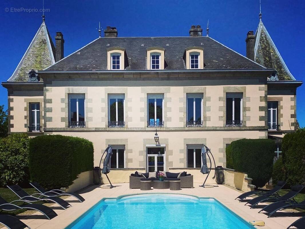 Maison à CHALUS