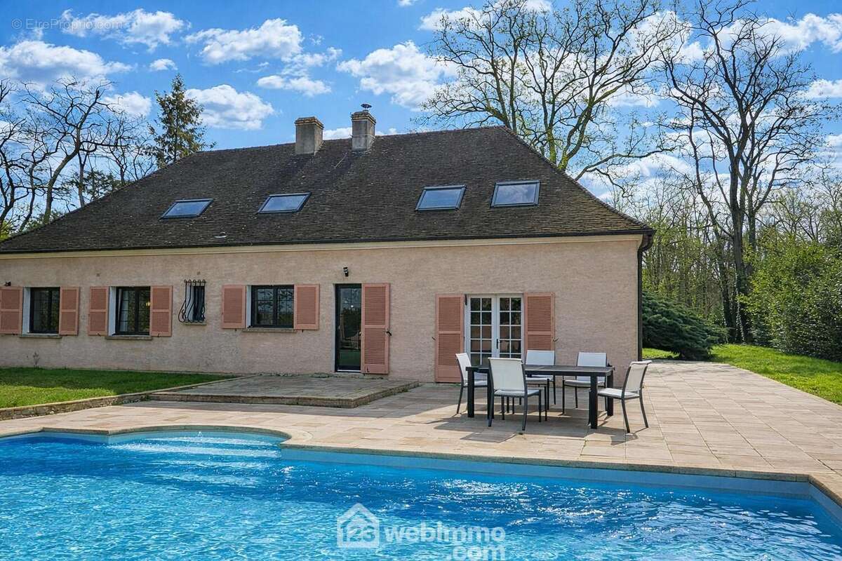 Une autre vue de la maison.. - Maison à MILLY-LA-FORET