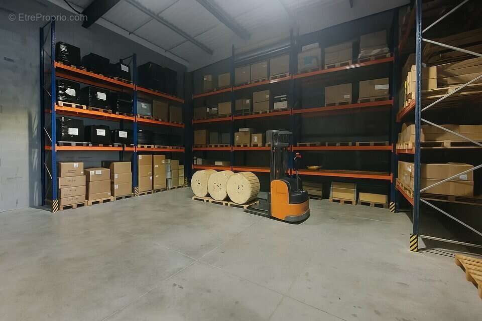 Autre à VAULX-MILIEU