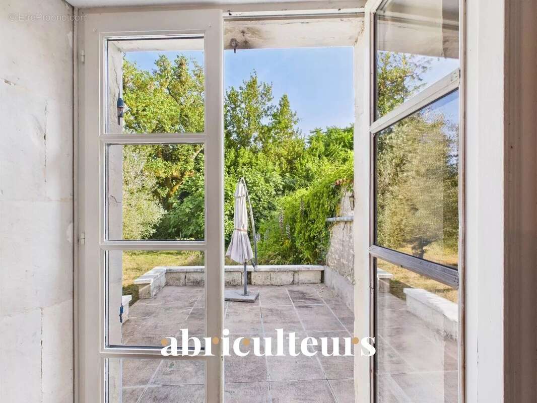 Maison à VILLENEUVE-LA-COMTESSE