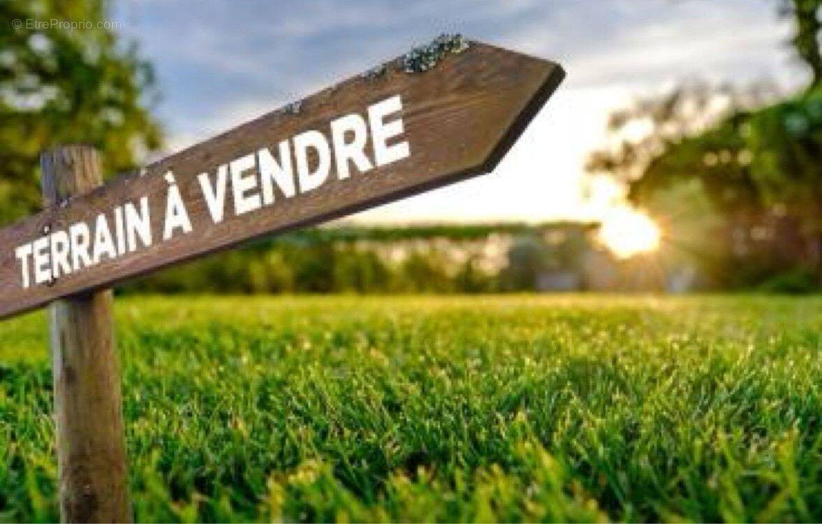 Terrain à AUBIE-ET-ESPESSAS