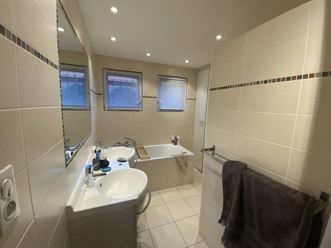 Maison à VETRAZ-MONTHOUX