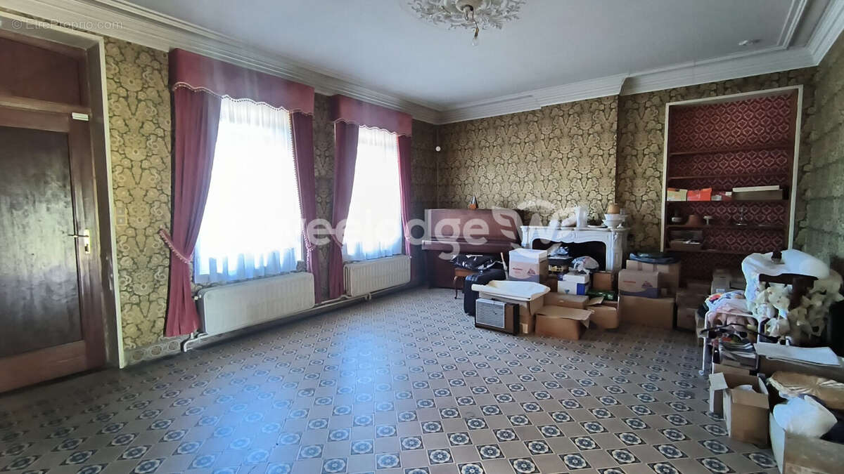 Maison à SAINT-REMY-CHAUSSEE