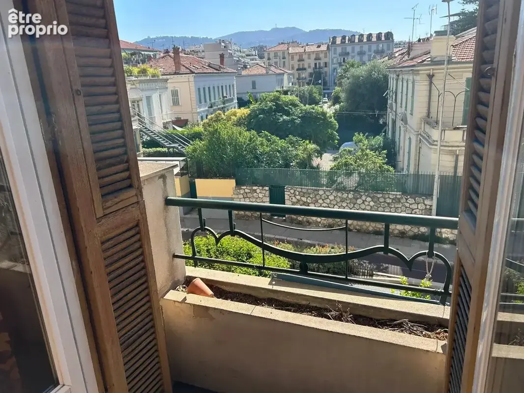 Liberation a 100m de la place - f3 78m² balcons - photo 3