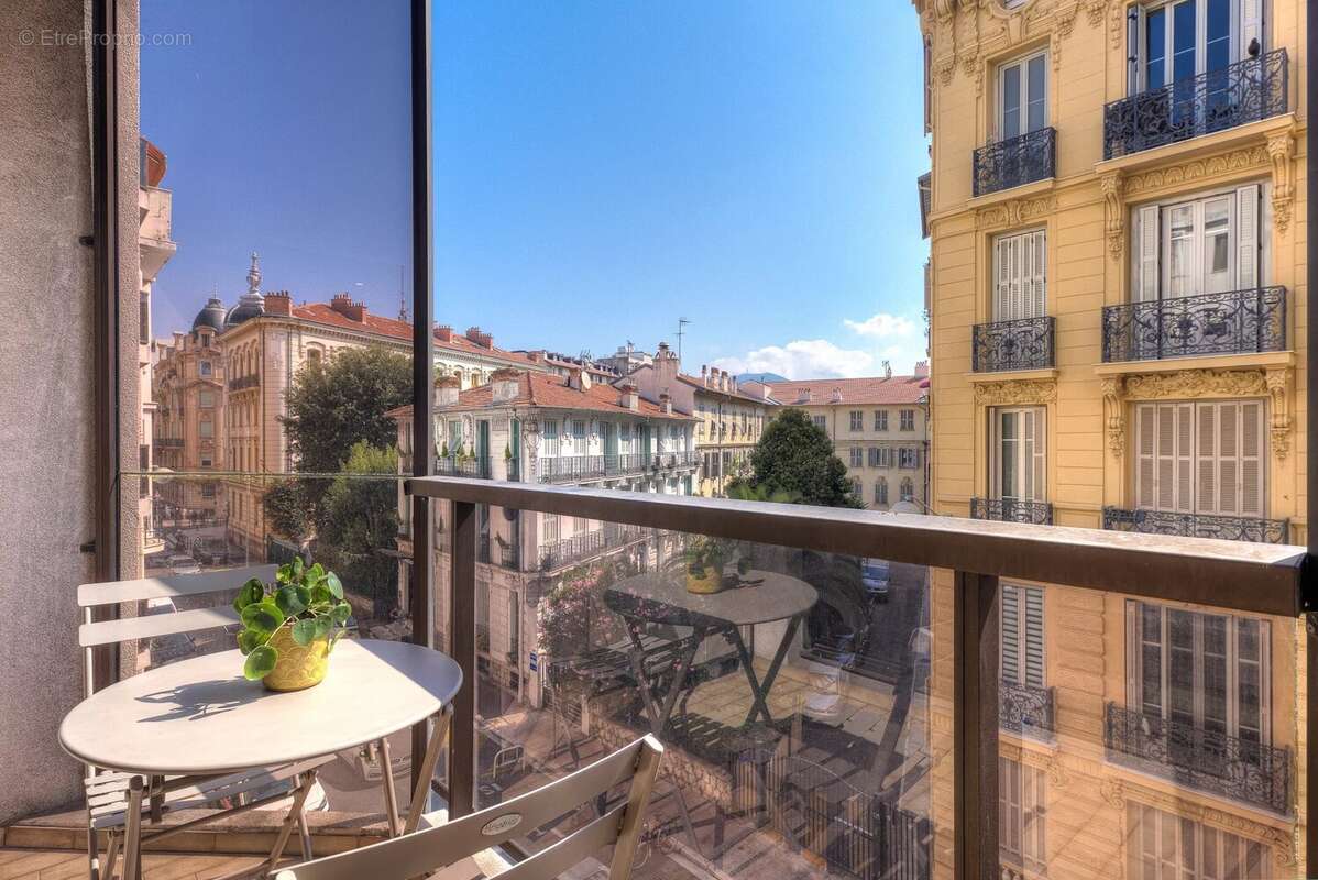 Carré d'or - Beau 2 pièces avec terrasse vue mer latérale - photo 6