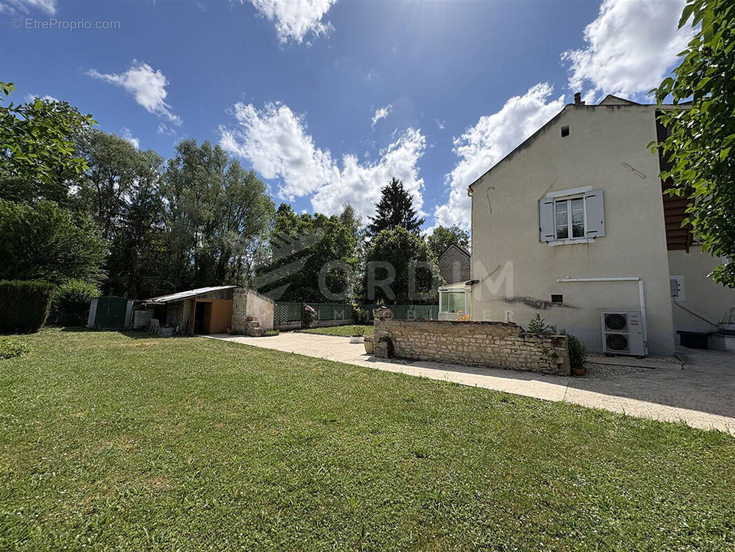 Maison à LUCY-SUR-CURE