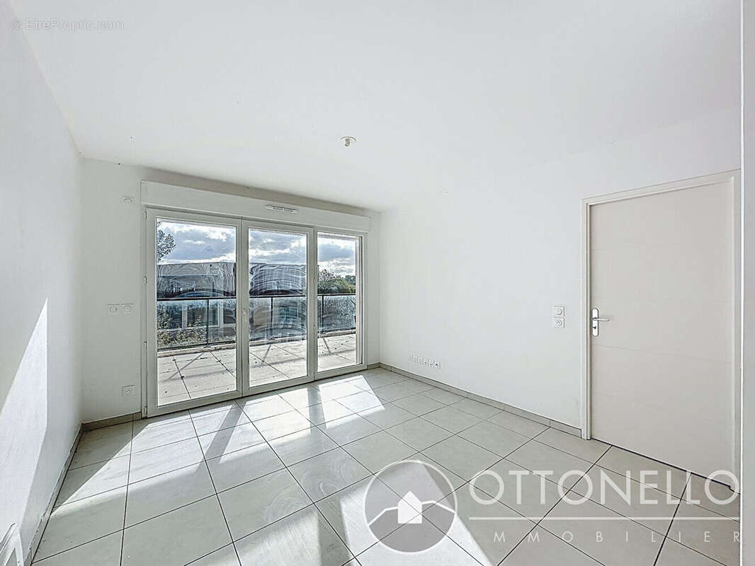 Appartement à ROQUEBRUNE-SUR-ARGENS