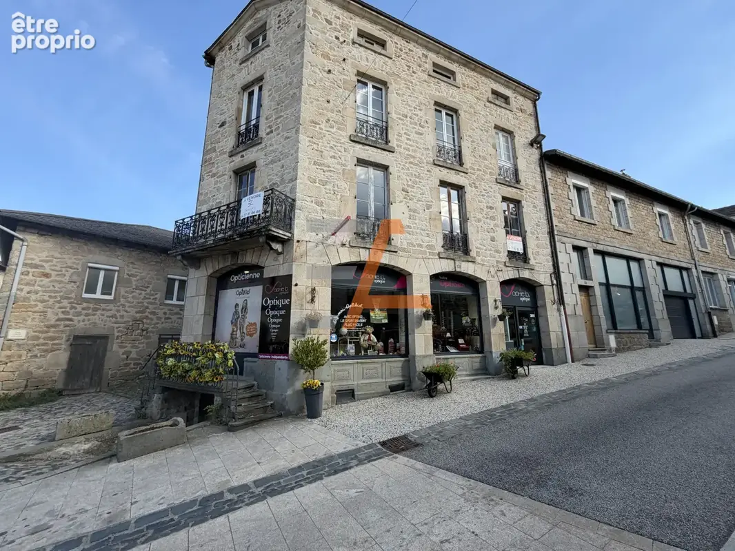 Appartement à SAINT-JULIEN-CHAPTEUIL