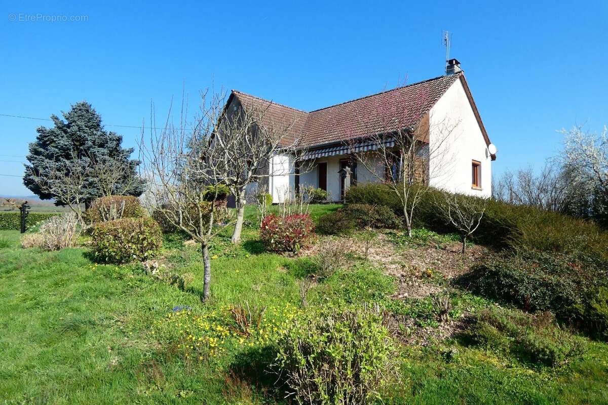 Maison à ETANG-SUR-ARROUX