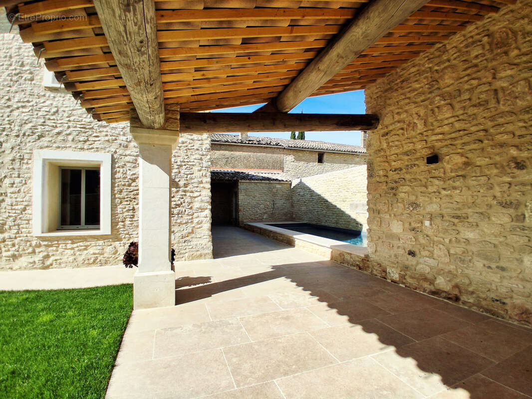 Maison à GORDES