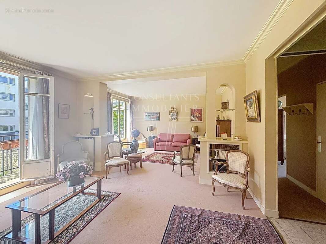 Appartement à NEUILLY-SUR-SEINE