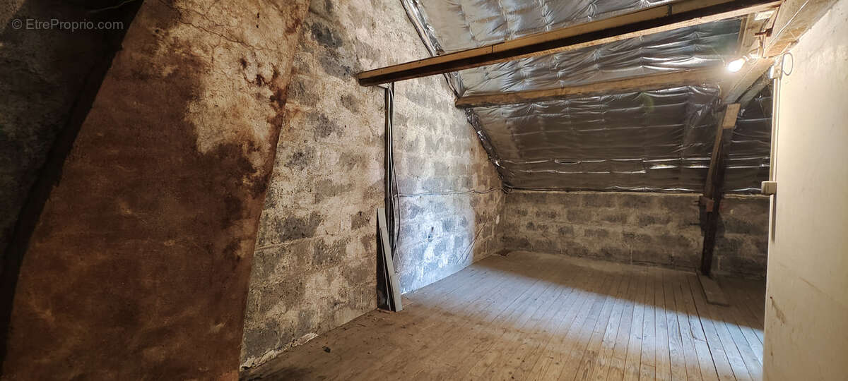 Maison à LA VILLE-AUX-DAMES