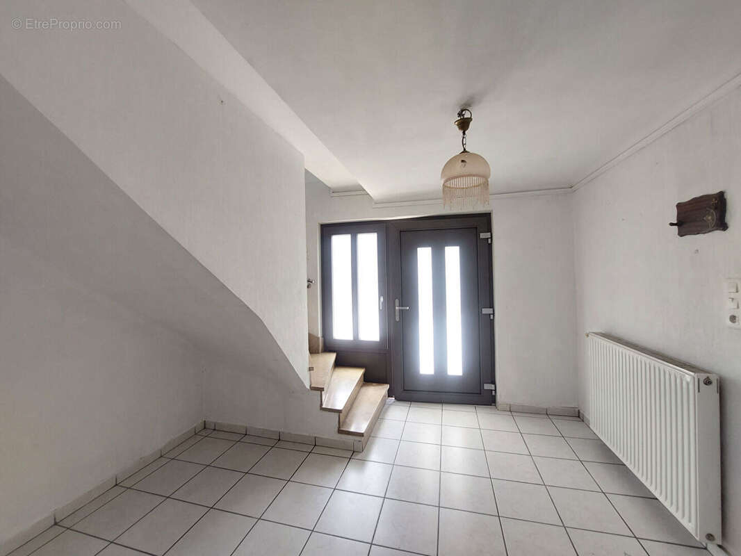 Maison St Avold 8 pièce(s) 141.23 m2 - photo 3