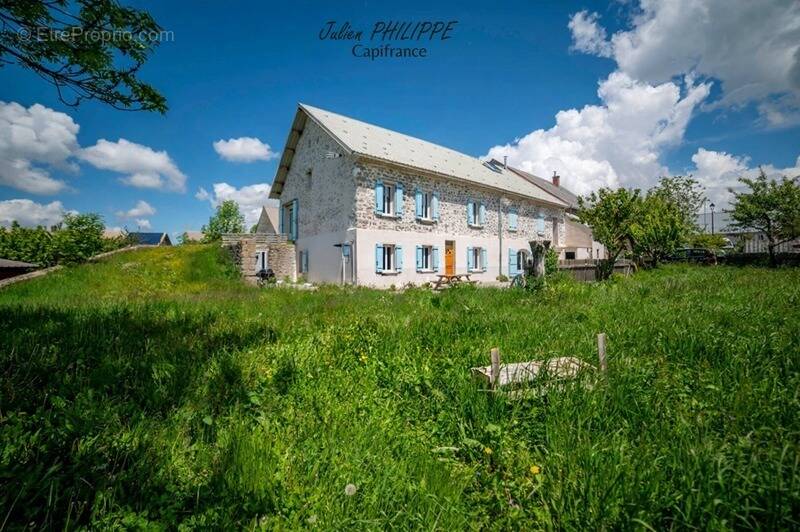 Corps de ferme à vendre 7 pièces ANCELLE (05) - photo 1