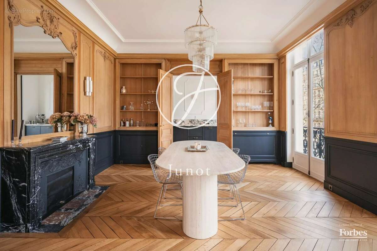 Appartement à PARIS-8E