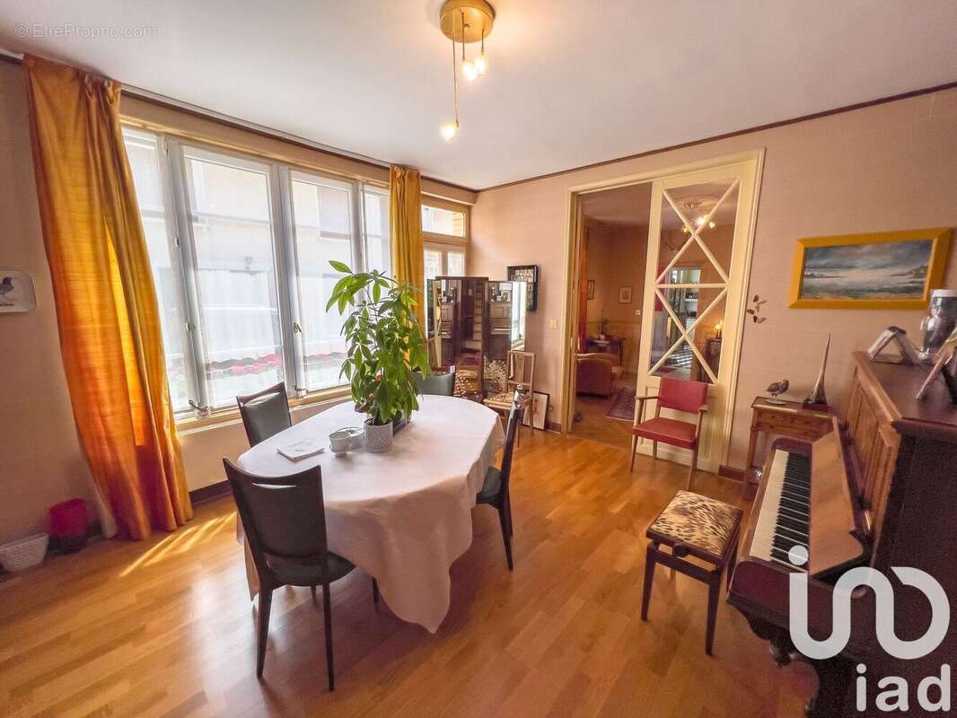 Maison 280 m² à Vert-Toulon  - photo 8