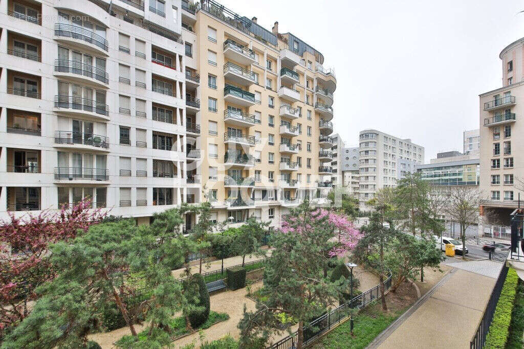 Appartement à COURBEVOIE