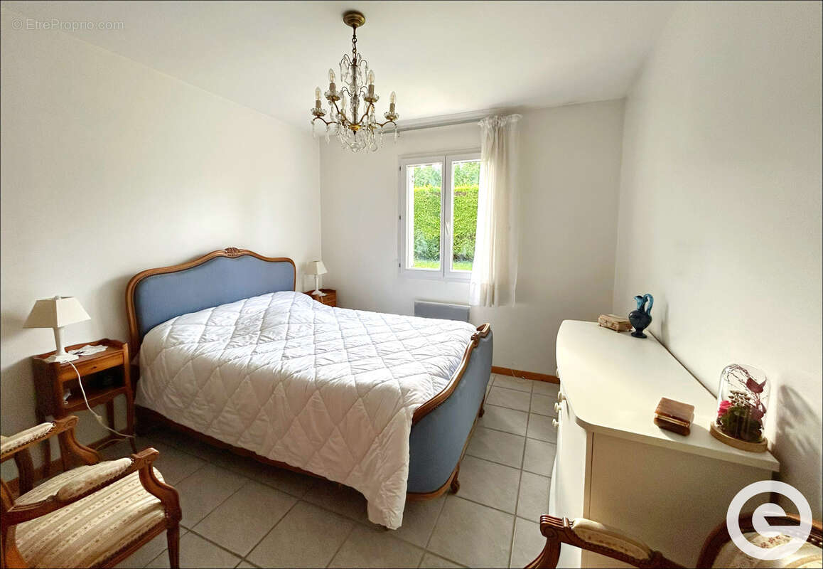 Maison à AILLANT-SUR-THOLON