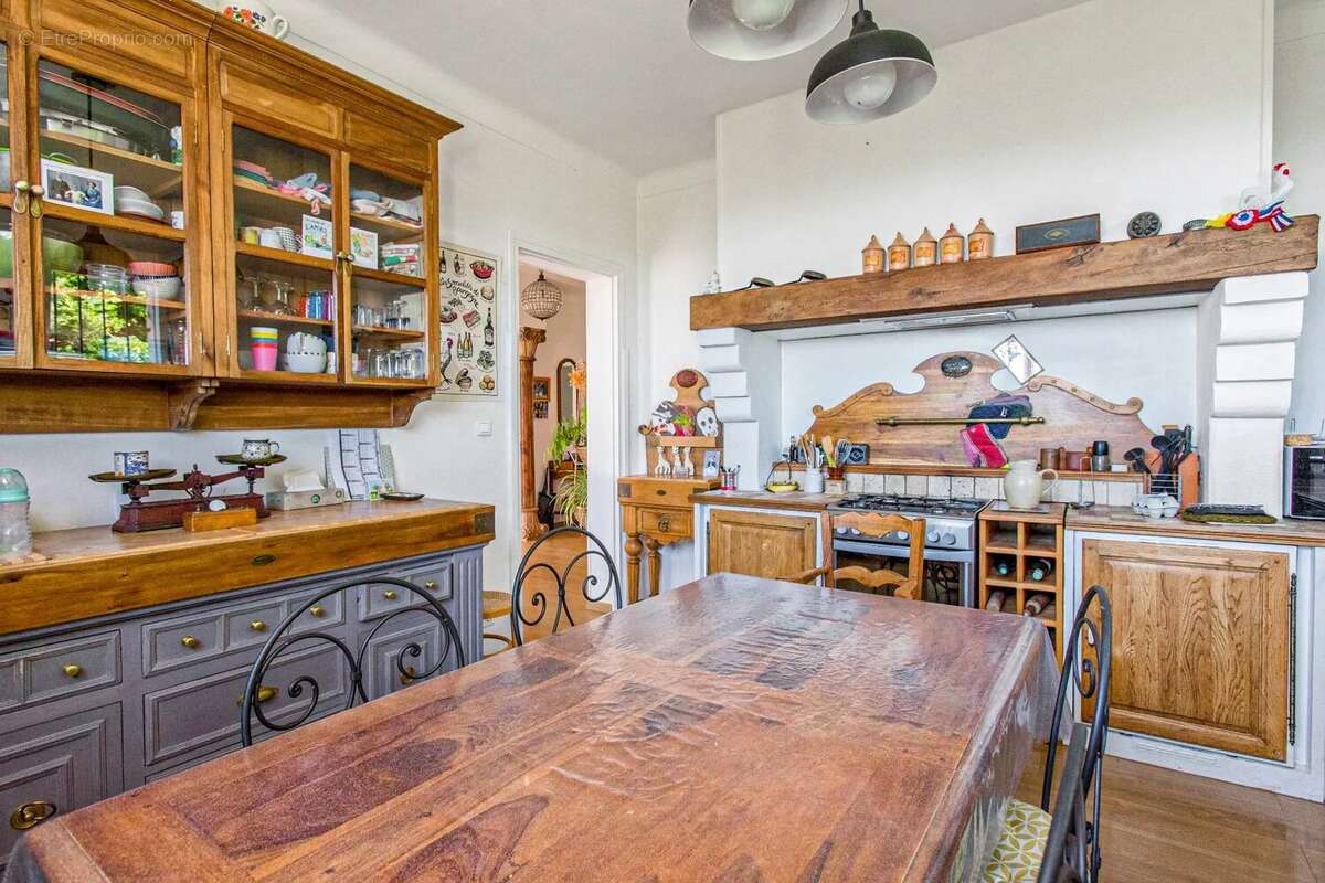 Maison à CHATEAUNEUF-GRASSE