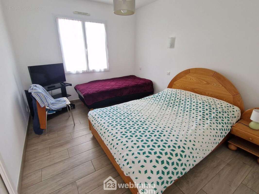 Chambre avec salle d'eau privative (et wc)... - Maison à MOUTIERS-LES-MAUXFAITS