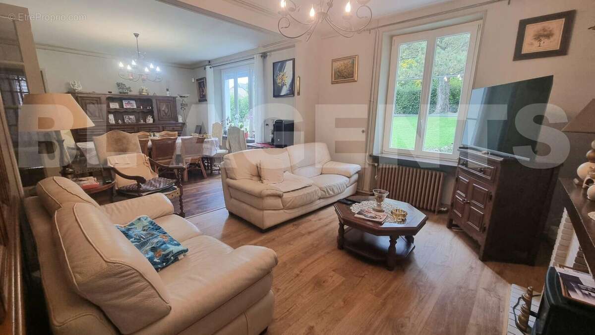 d38695c9-5efa-45e1-9f4b-b418b57319bc - Maison à BLAGNY