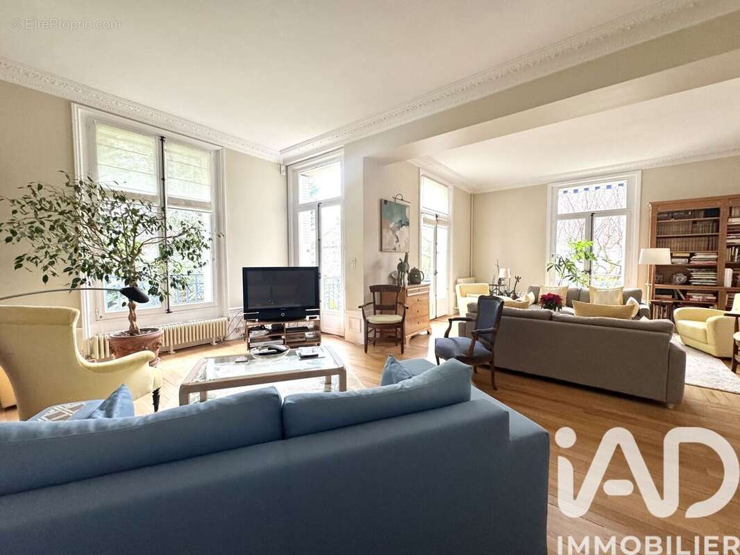 Maison 262 m² à Sceaux  - photo 7