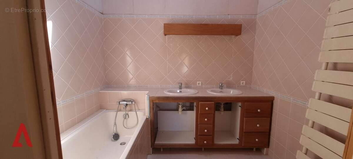Maison de caractère de 208 m2 avec cour et garage, à deux pas des plages et de Béziers - photo 7