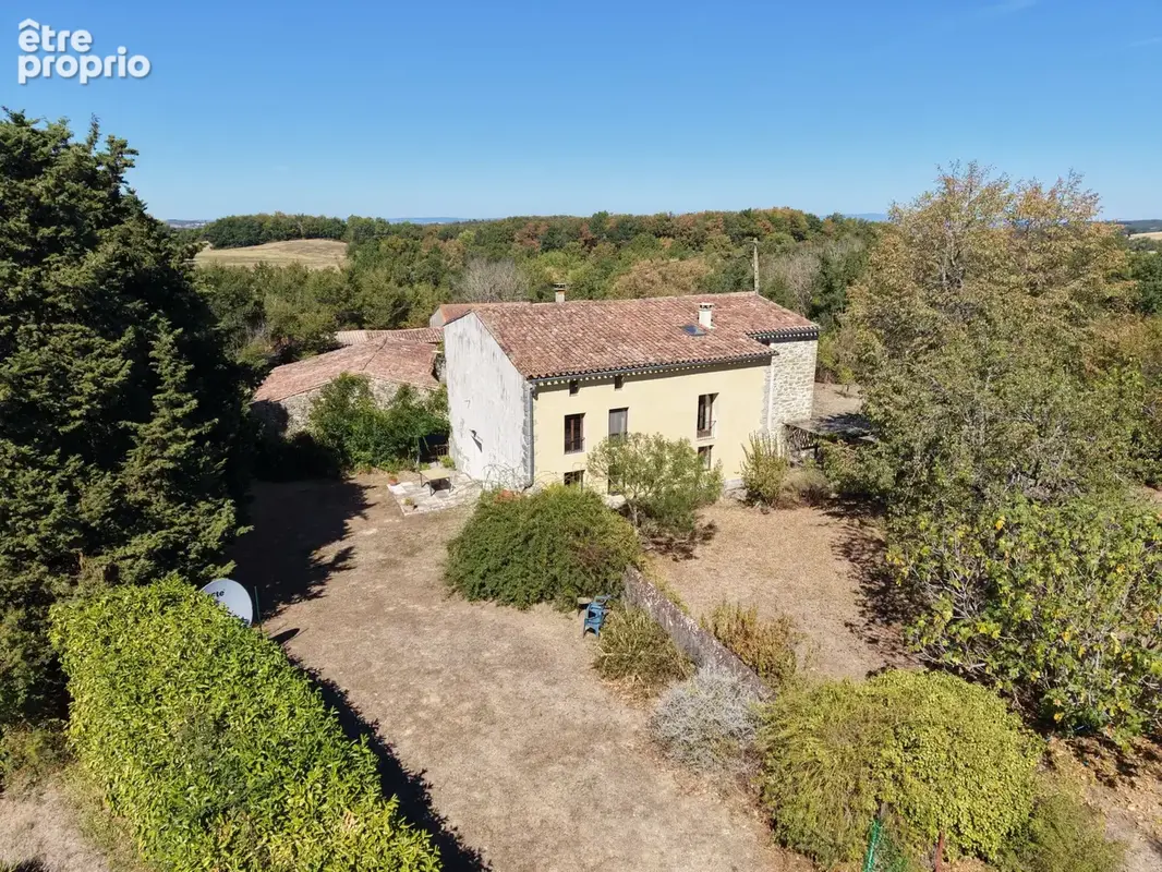 Propriete renovee avec plus de 25 hectares - photo 2