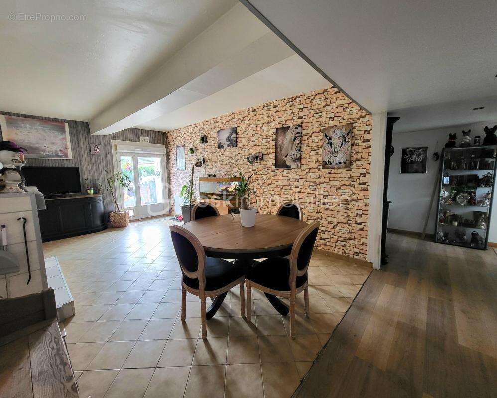 Maison à LA CHAPELLE-SAINT-MESMIN