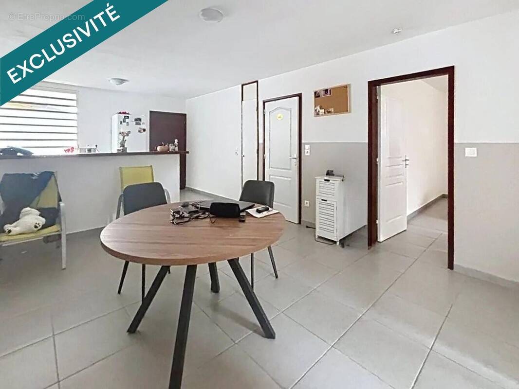 Photo 1 - Appartement à REMIRE-MONTJOLY