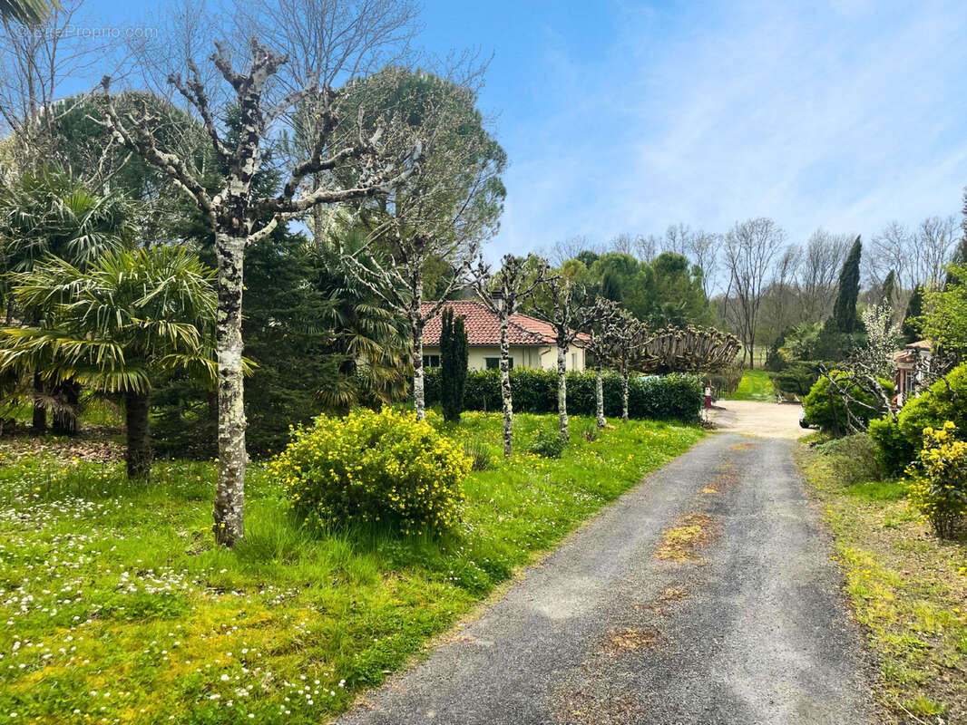 Maison à CHERVES-RICHEMONT