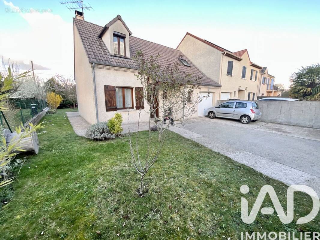 Photo 1 - Maison à SAINTE-GENEVIEVE-DES-BOIS