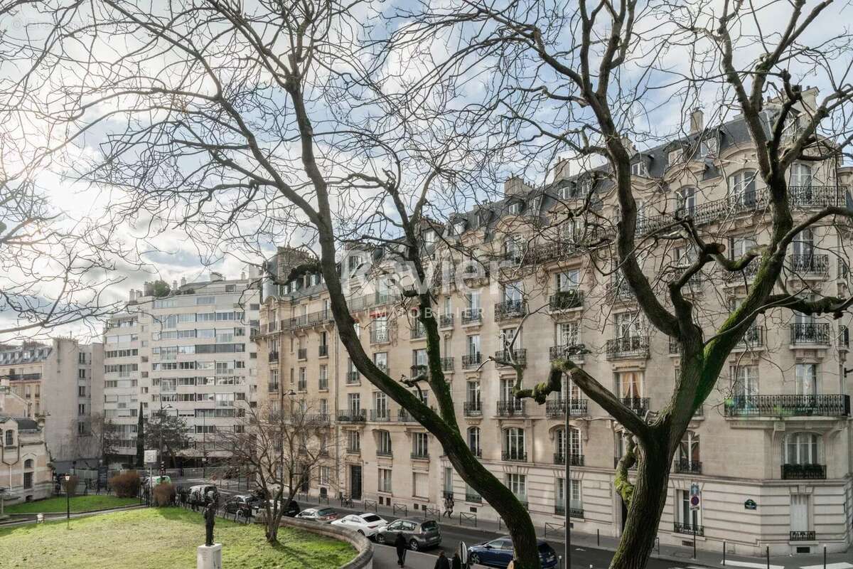 Appartement à PARIS-16E