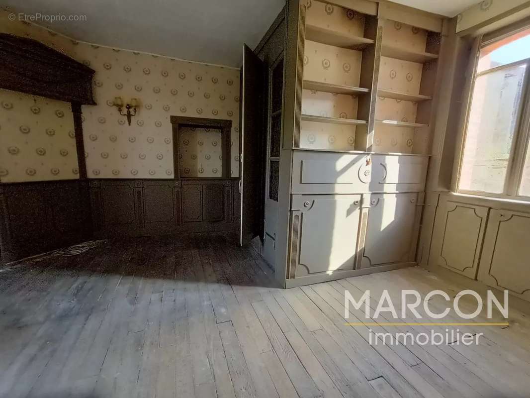 Maison à SAINT-MEDARD-LA-ROCHETTE