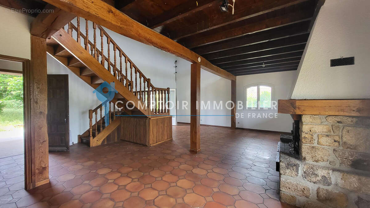 Villa Saint-Christol-Les-Ales de 218 m2 habitables sur un terrain de 2396 m2 - photo 2