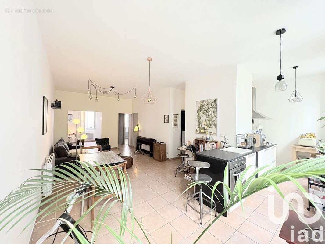 Photo 2 - Appartement à MARSEILLE-1E