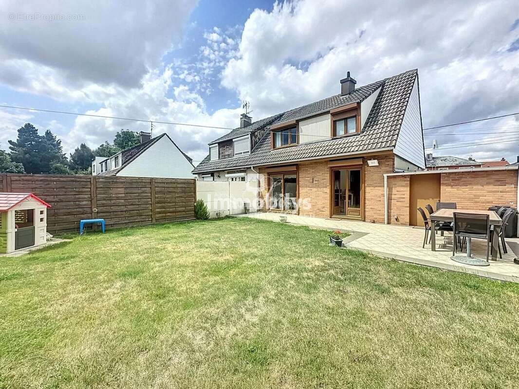 Maison à COURRIERES