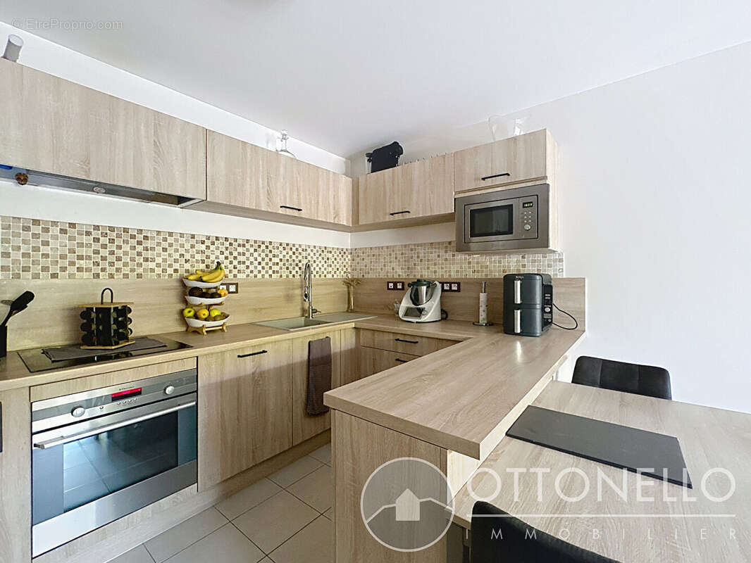 Appartement à ROQUEBRUNE-SUR-ARGENS