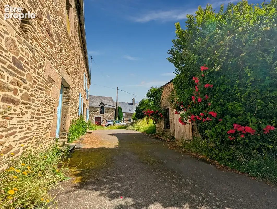 A vendre - Maison en pierre 2 chambres, dépendances et terrain 1 036 m² , VAL COUESNON (35460) - photo 2