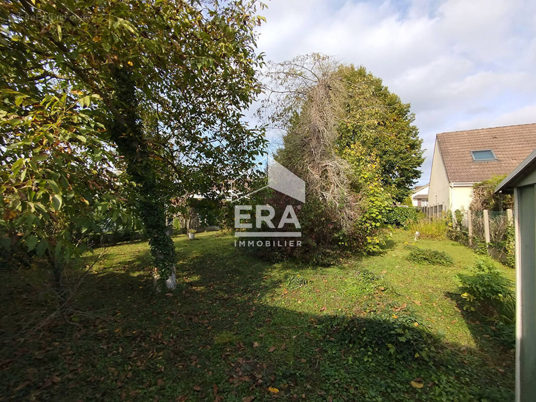 Terrain à CHAUMONTEL